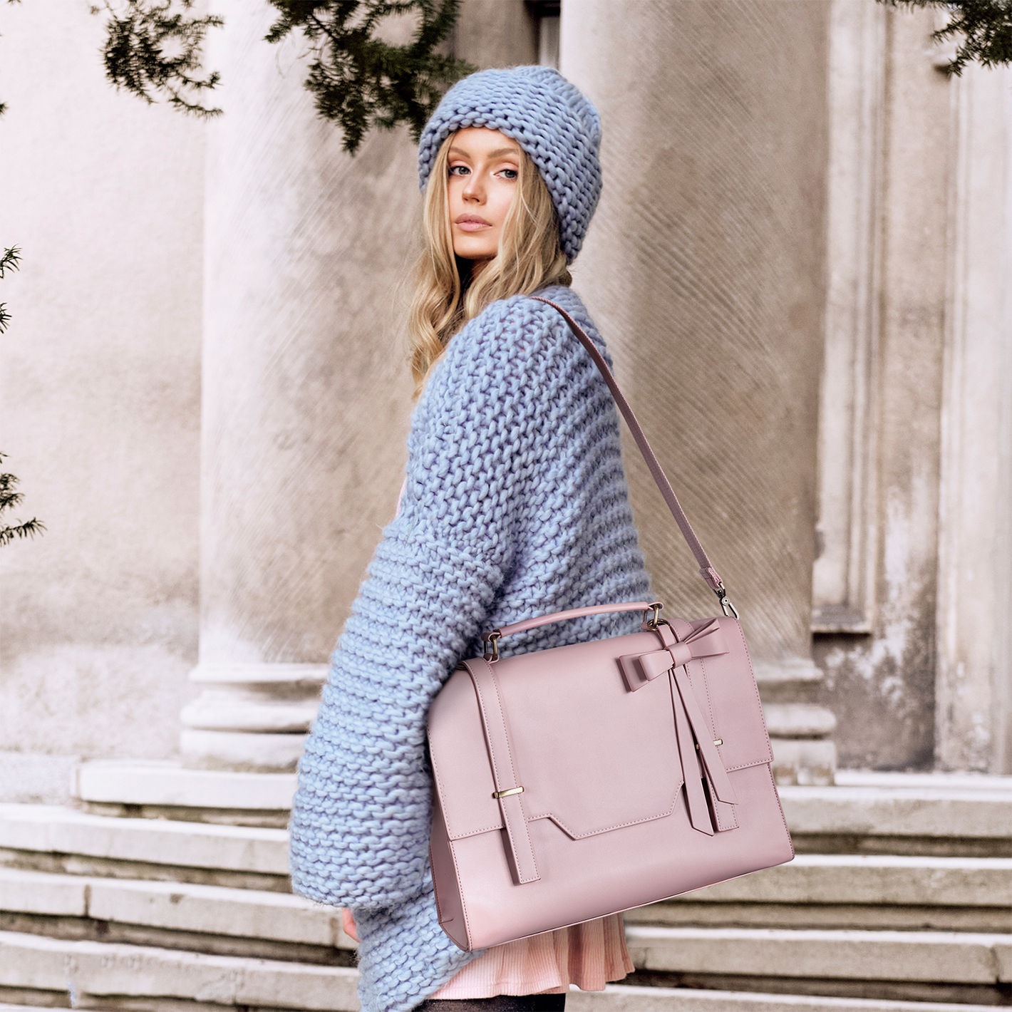 Flap With Bow Messenger