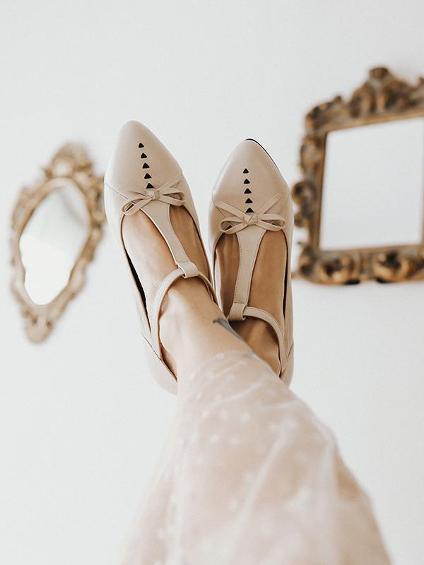 Pointed Toe Hollow Shoes