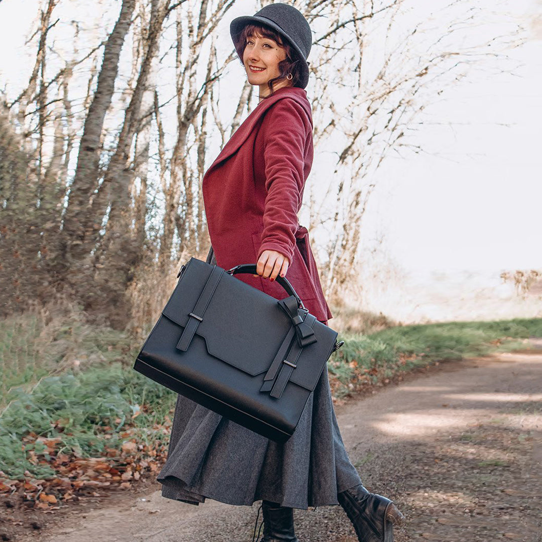 Flap With Bow Messenger